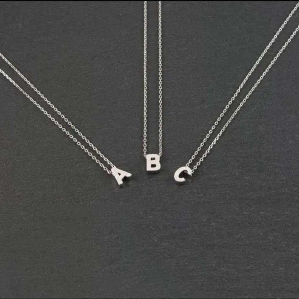Initial letter necklace PERFECT GIFT FOR VALENTINES DAY!!💌💋